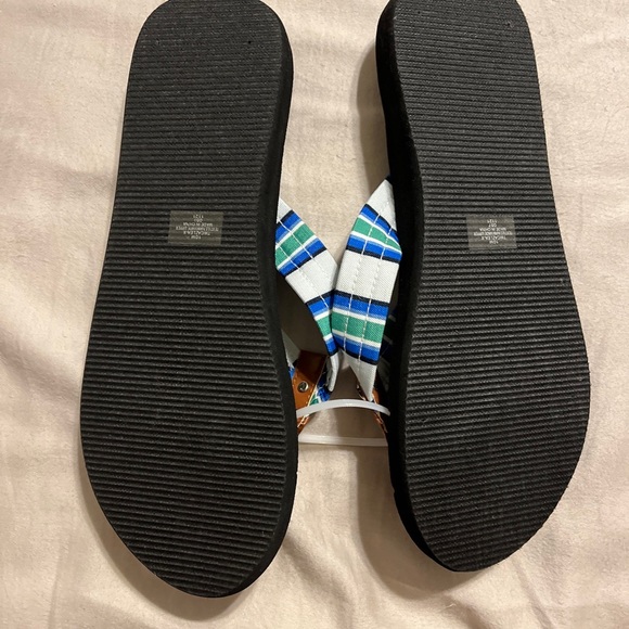 NWOB Tommy Hilfiger Cazlea Plaid Women's Flip Flops - Blue/Green Size 10. - Picture 3 of 7